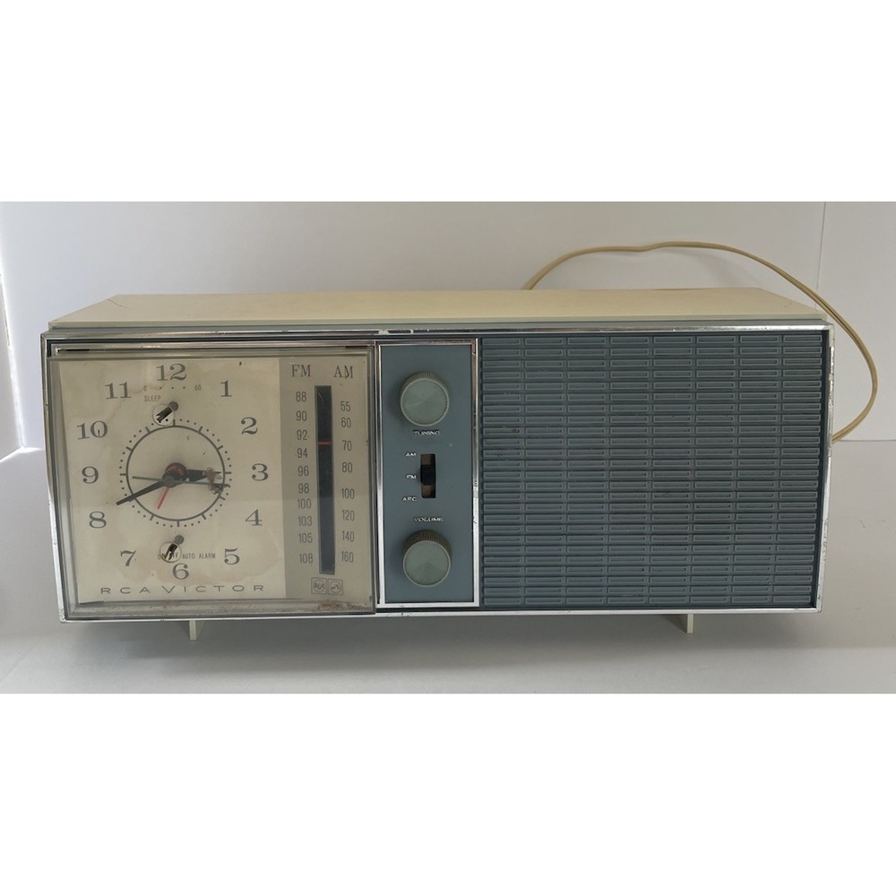 Vintage RCA Victor Tube Clock Radio RGS19T AM FM Mid Century FOR PARTS OR REPAIR